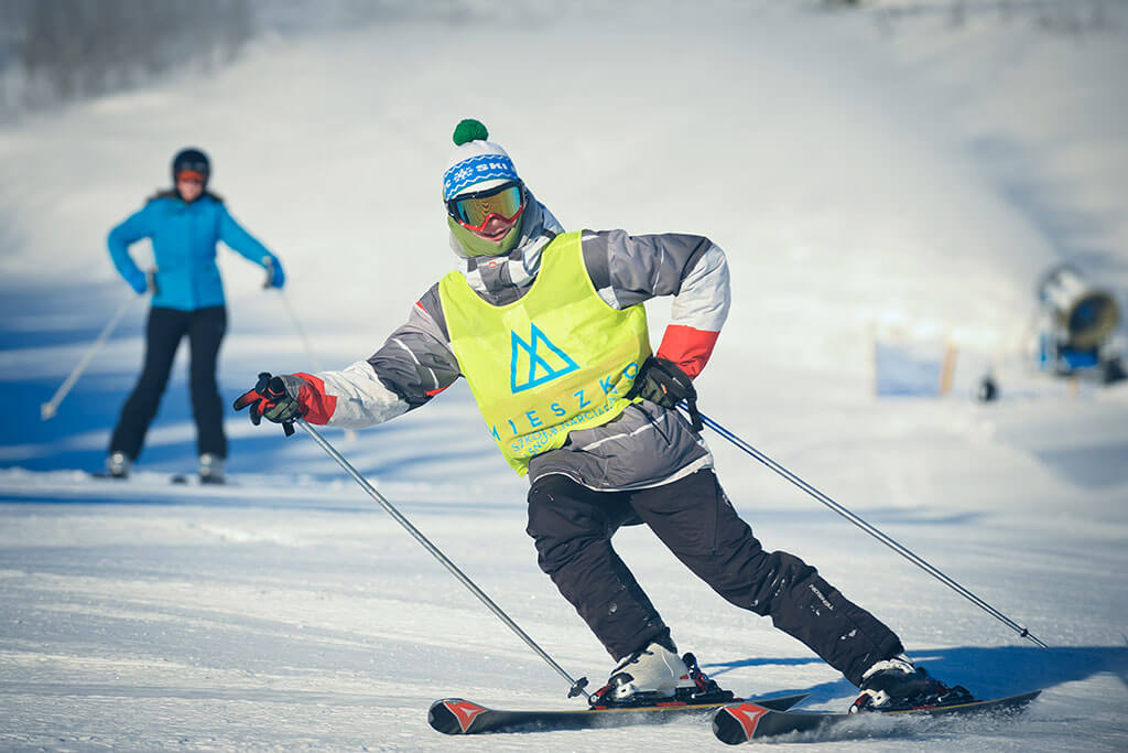 W Zieleniec SKI Arena działają liczne szkoły narciarskie