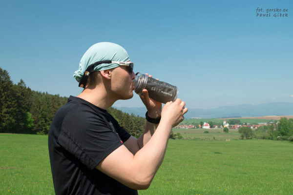 Jak pić. Butelka składana HydraPak Stash