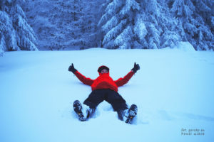 Kurtka-Marmot-Spire-w-sniegu