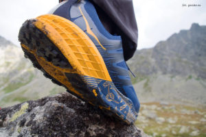 Hoka One One Speedgoat 3 gruba podeszwa chroni stopę