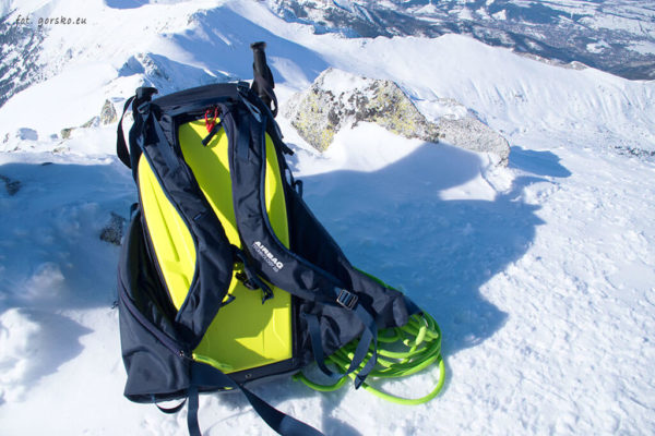 Plecak skiturowy Thule komora główna otwierana od pleców
