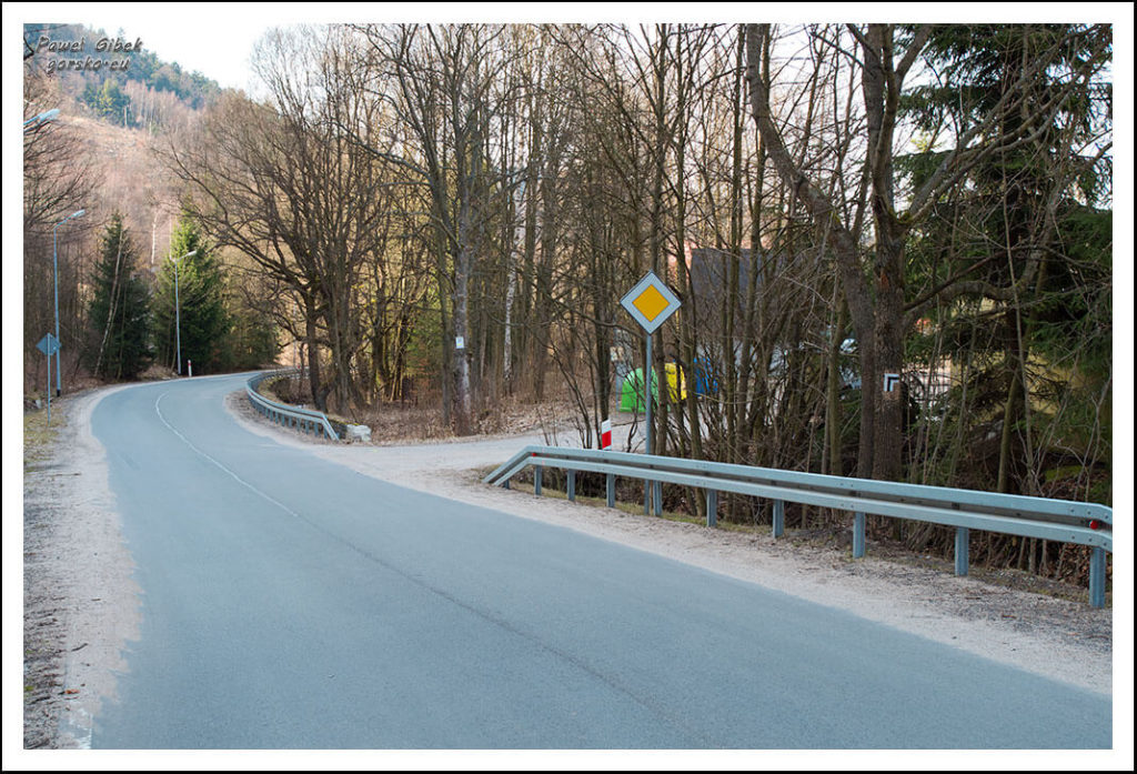 Wielka-Sowa-czarny-szlak-skręca-w-prawo