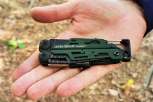Multitool-w-góry-Leatherman-Signal-zlozony