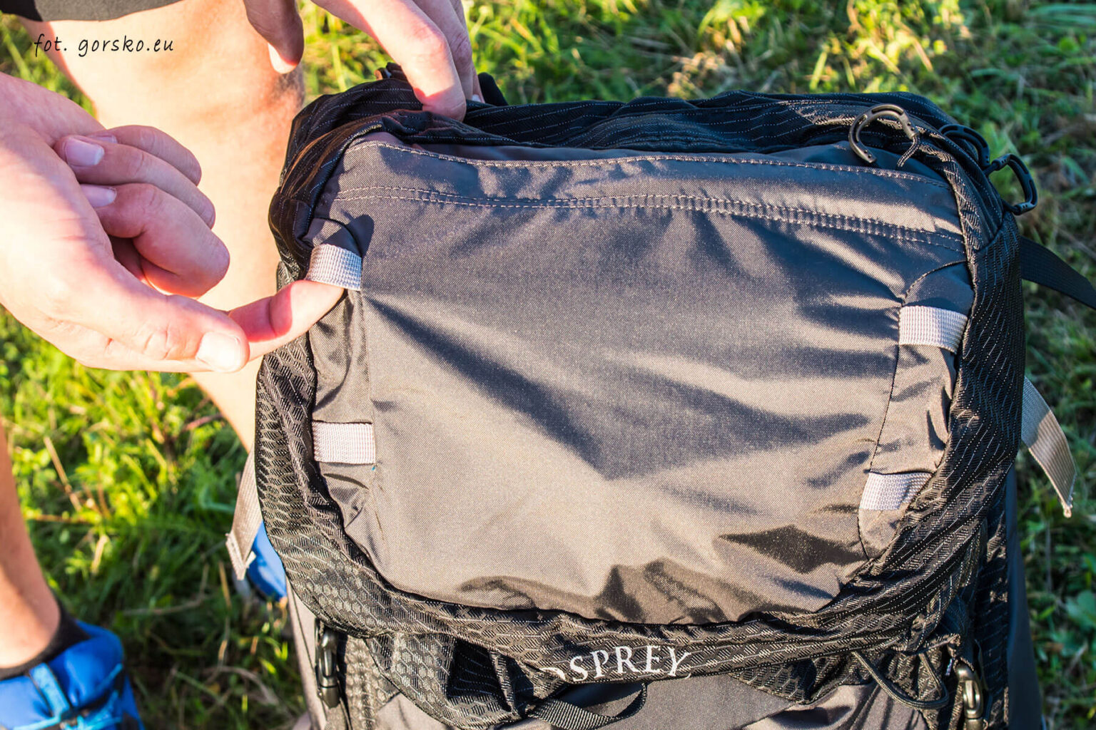 Plecak-Osprey-Atmos-50-punkty-mocowania-na-klapie