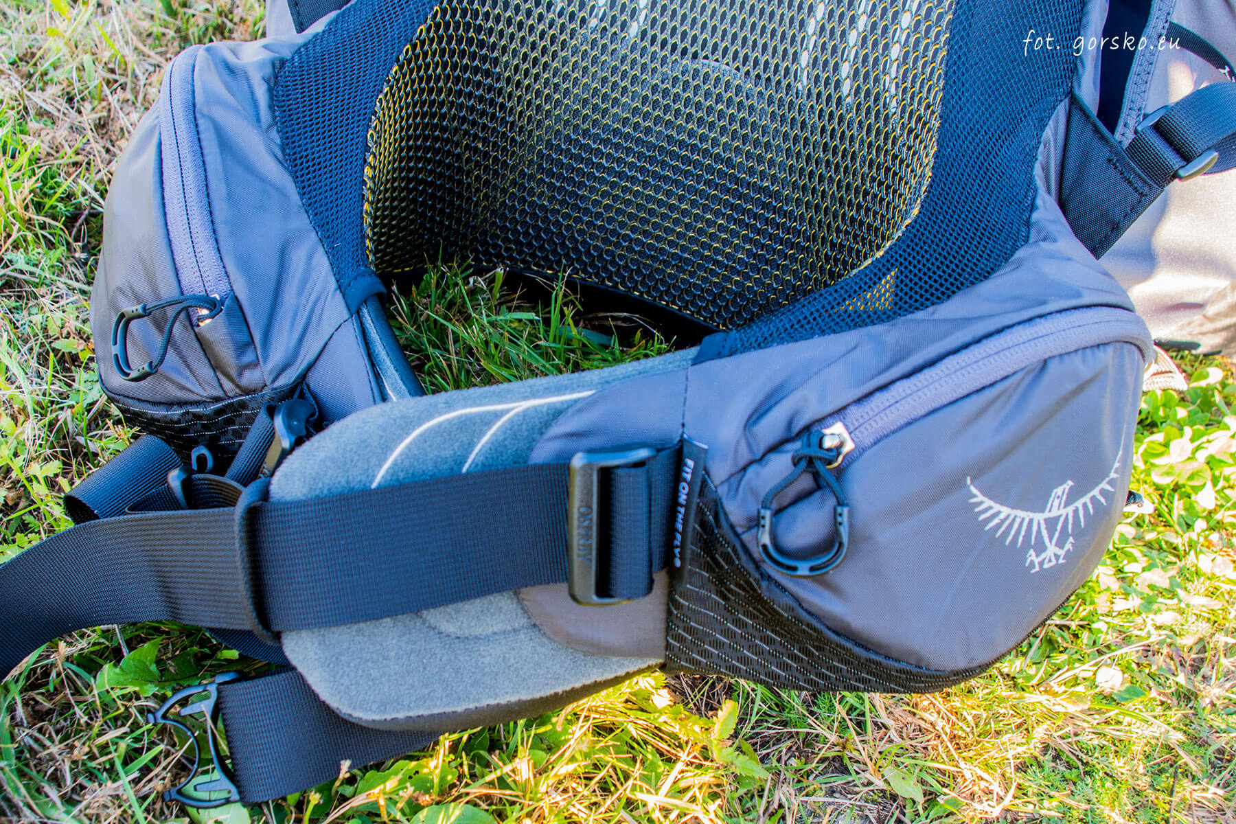 Plecak-Osprey-Atmos-50-regulacja-fit-on-the-fly