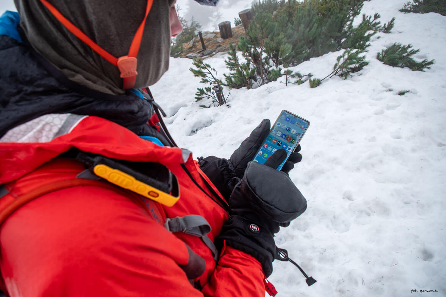 Rękawice-podgrzewane-Glovii-GS21-obsluga-urzadzen-mobilnych