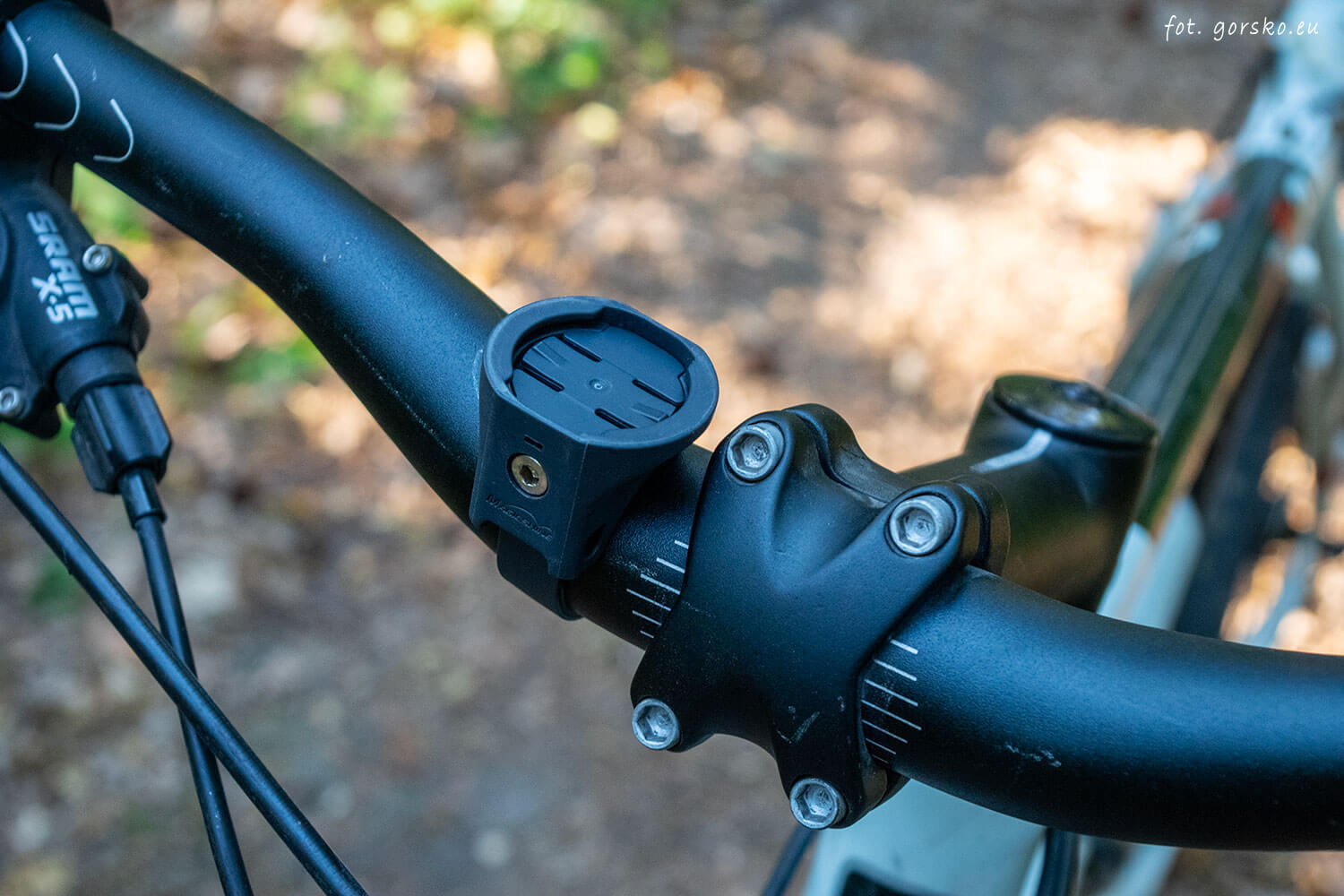 Mocna lampa rowerowa przednia Olight RN1500 montaż