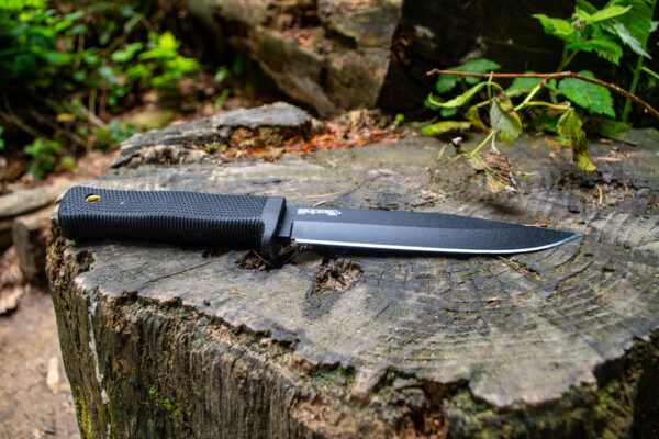 Read more about the article Cold Steel SRK SK5 – test popularnego noża survivalowego
