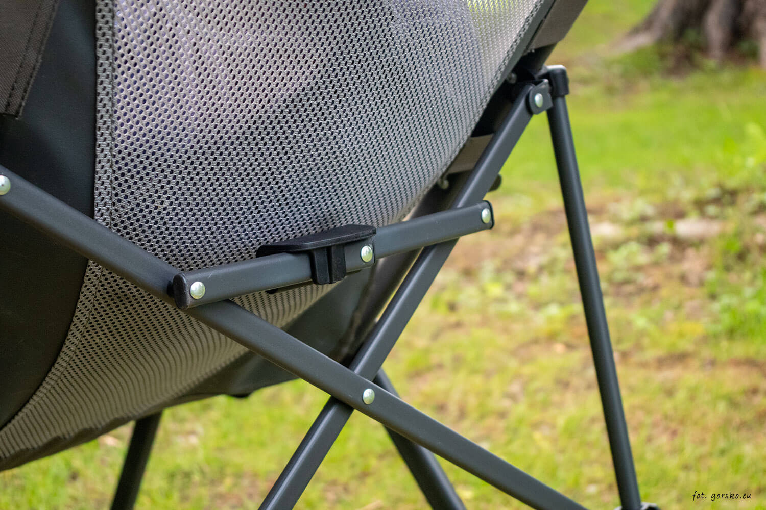 Krzesło-turystyczne-Highlander-Belvenie-Recliner-Charcoal-blokada