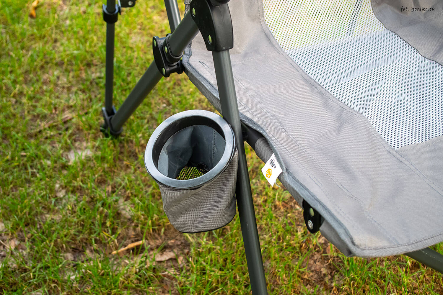 Krzesło-turystyczne-Highlander-Belvenie-Recliner-Charcoal-uchwyt-na-napoje