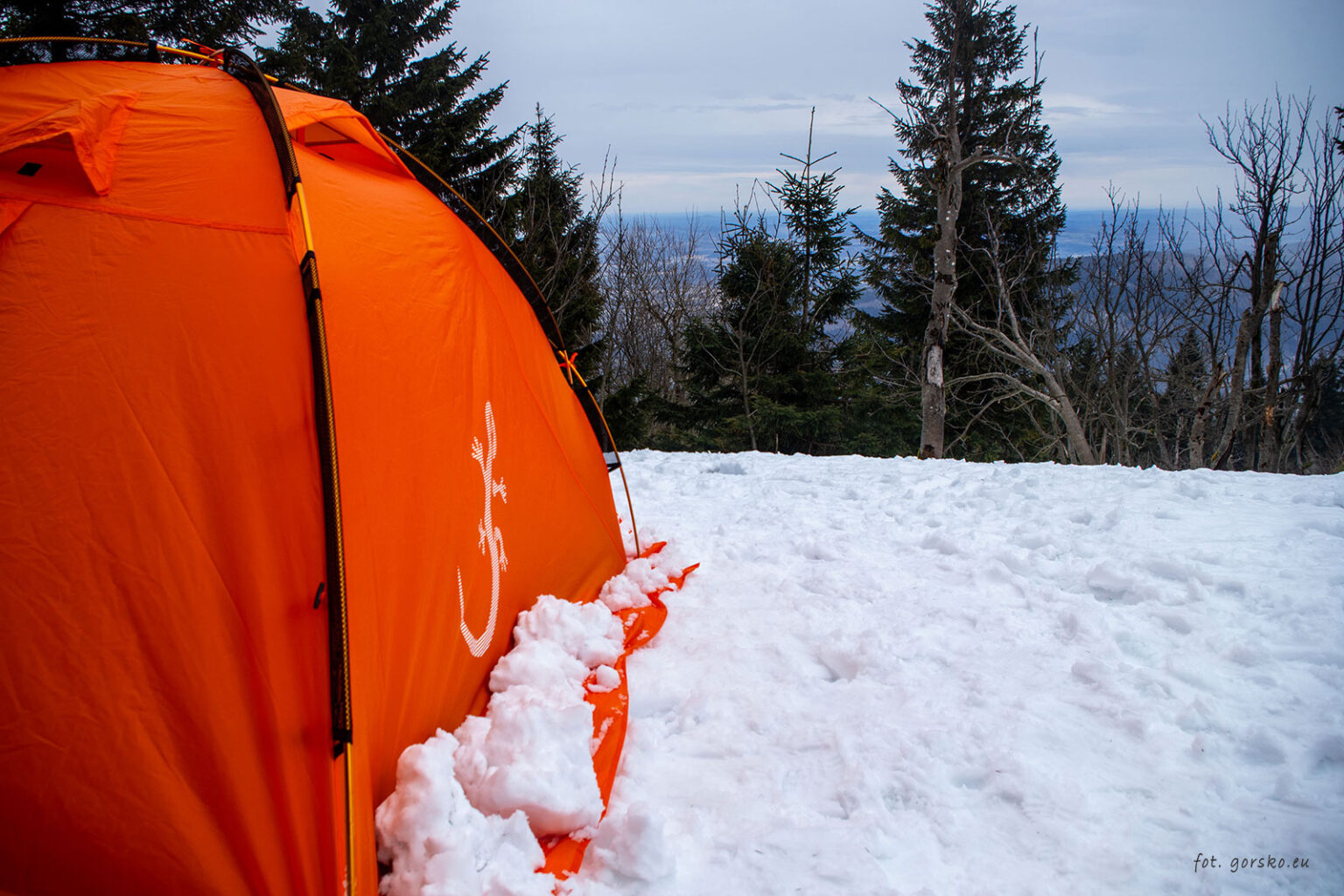 Namiot-całoroczny-Freetime-Fidji-2-DLX-Snow-fartuchy-przeciwśnieżne