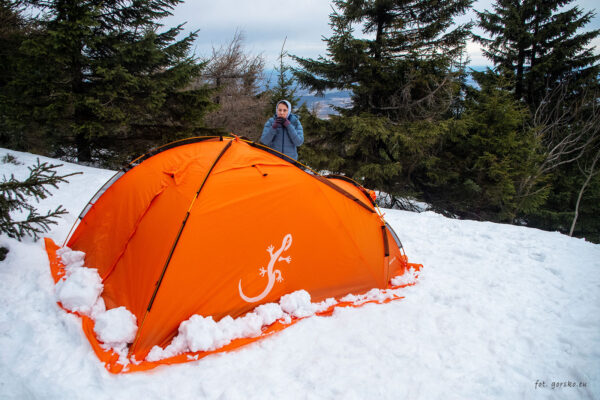 Read more about the article Namiot zimowy Freetime Fidji 2 DLX Snow – test i opinia