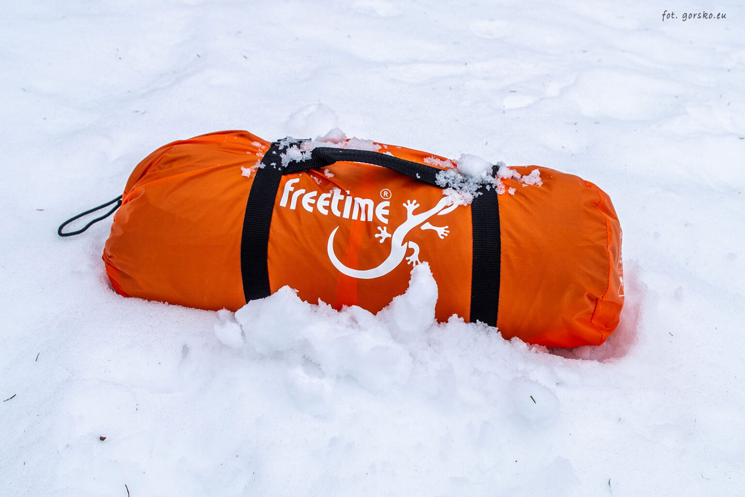 Namiot-całoroczny-Freetime-Fidji-2-DLX-Snow-spakowany