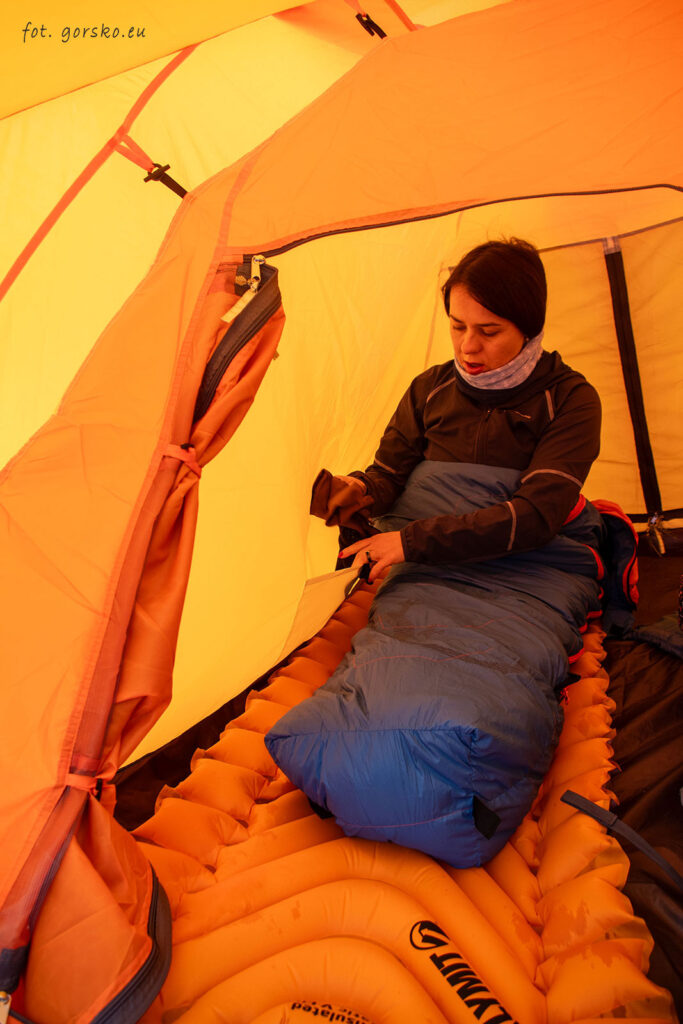 Namiot-całoroczny-Freetime-Fidji-2-DLX-Snow-wnętrze