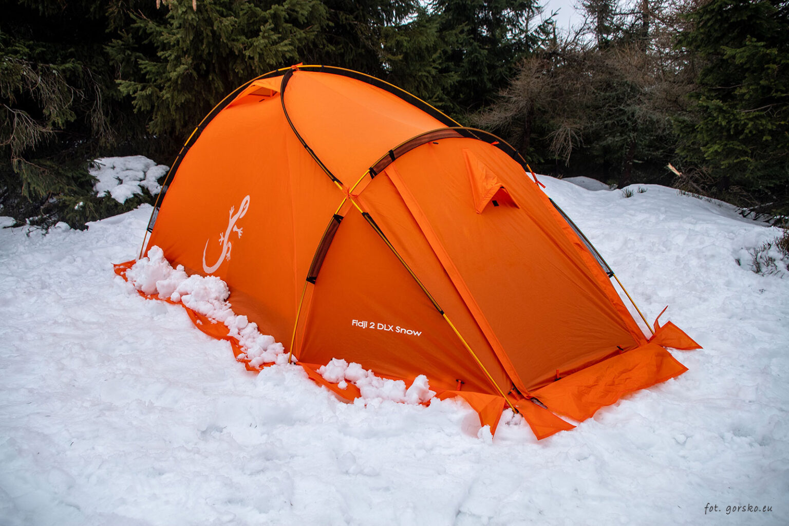 Namiot-całoroczny-Freetime-Fidji-2-DLX-Snow-zamknięty